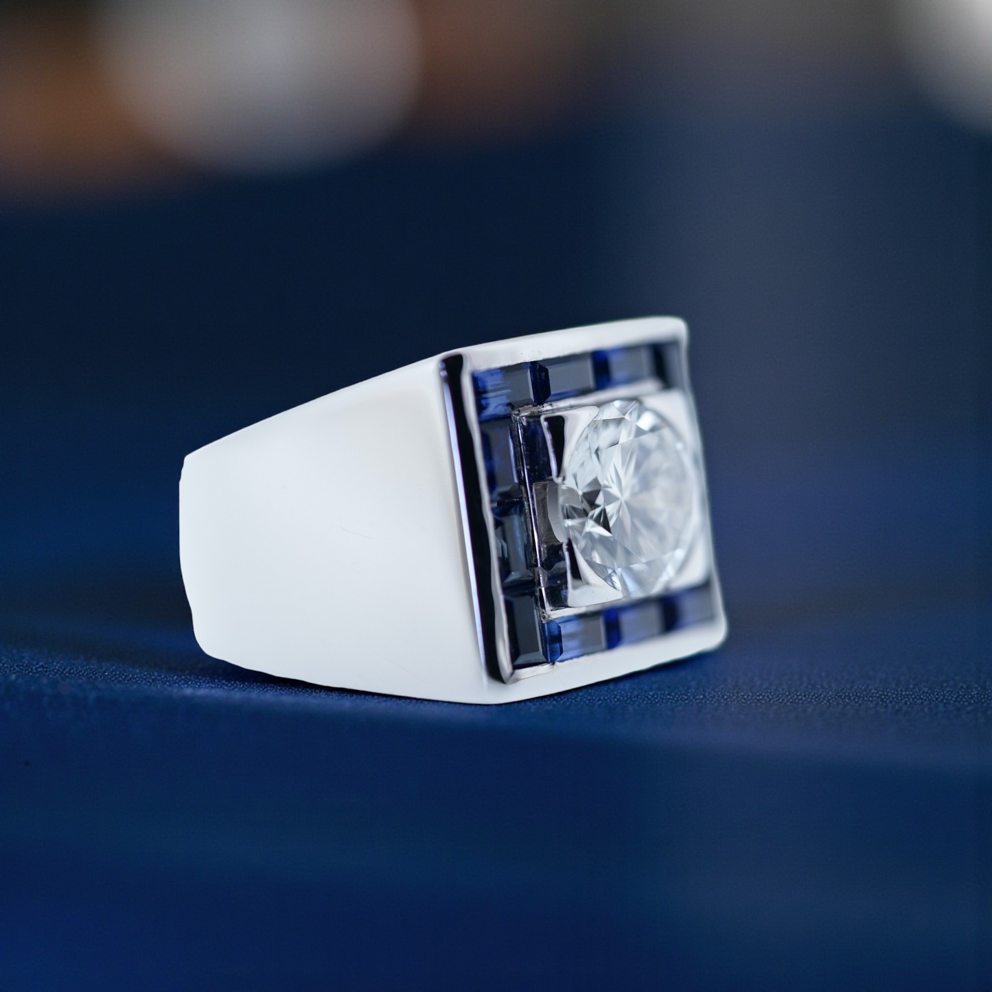 18 k White Gold Ring set with a 2ct Diamond surrounded by Sapphires