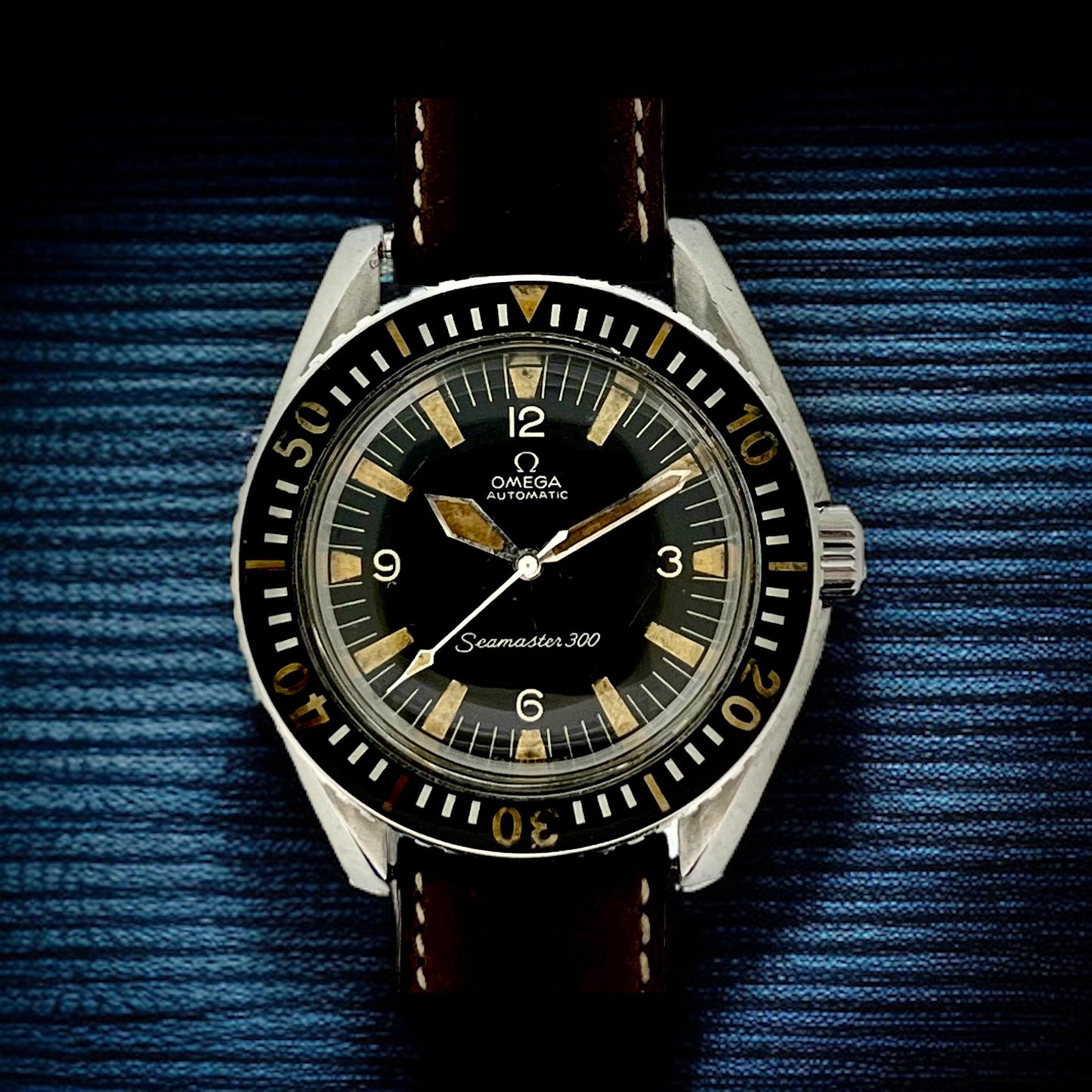 Omega Seamaster 300 Ref. 165.024 in Excellent Collector Condition, box & Archives Extract