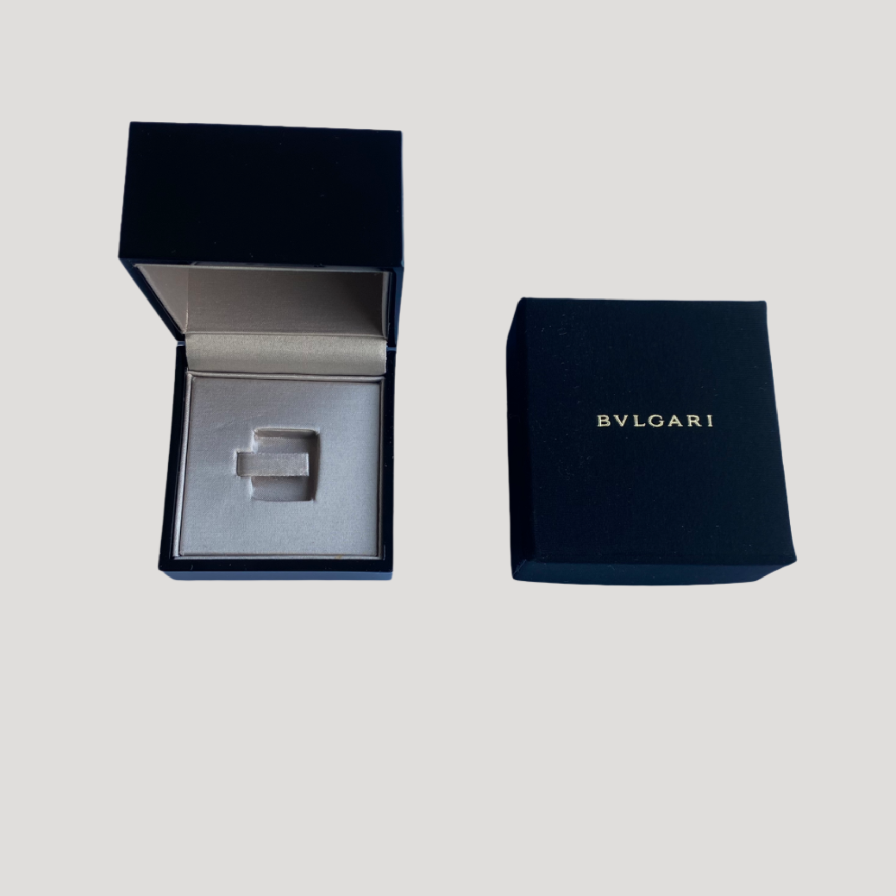 Bulgari New Ring  Woden & Silk Box/ Boîte/Schachtel