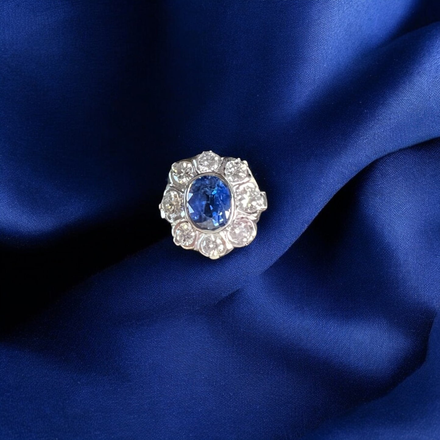 Important Sapphire & Diamonds 18k White Gold Ring