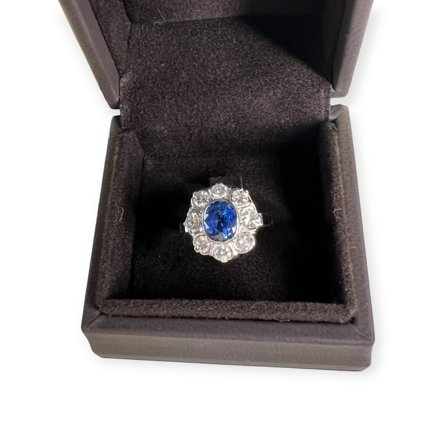 Important Sapphire & Diamonds 18k White Gold Ring