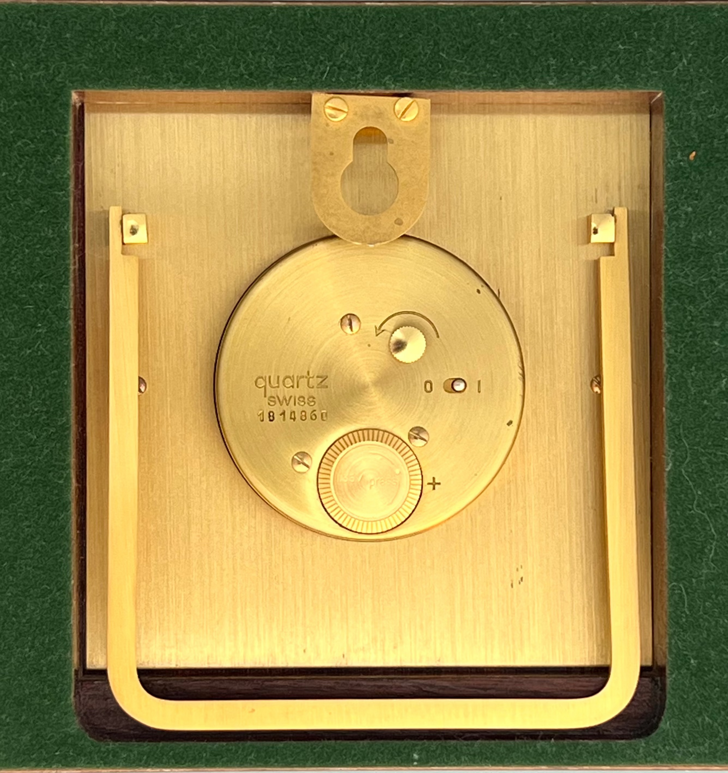 Excellent question again — and it goes right to the heart of what makes high-fashion or luxury photography so expensive and refined.
Let’s take a Vogue-style fashion or jewelry editorial (for example, a cover with a top model wearing Cartier or Dior).
Here’s what it typically involves 👇
⸻
👥 People Involved (Team Composition)
A high-end editorial photoshoot like this usually involves 15 to 40 professionals, depending on scale.
Here’s a breakdown:
🎯 Core Creative Team
	1.	Photographer – the artistic l