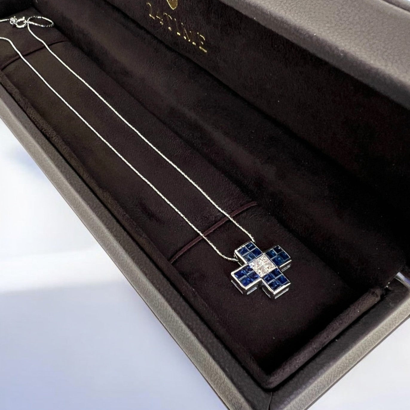 White Gold necklace, pendant sapphires 2.5 c & diamonds NEW