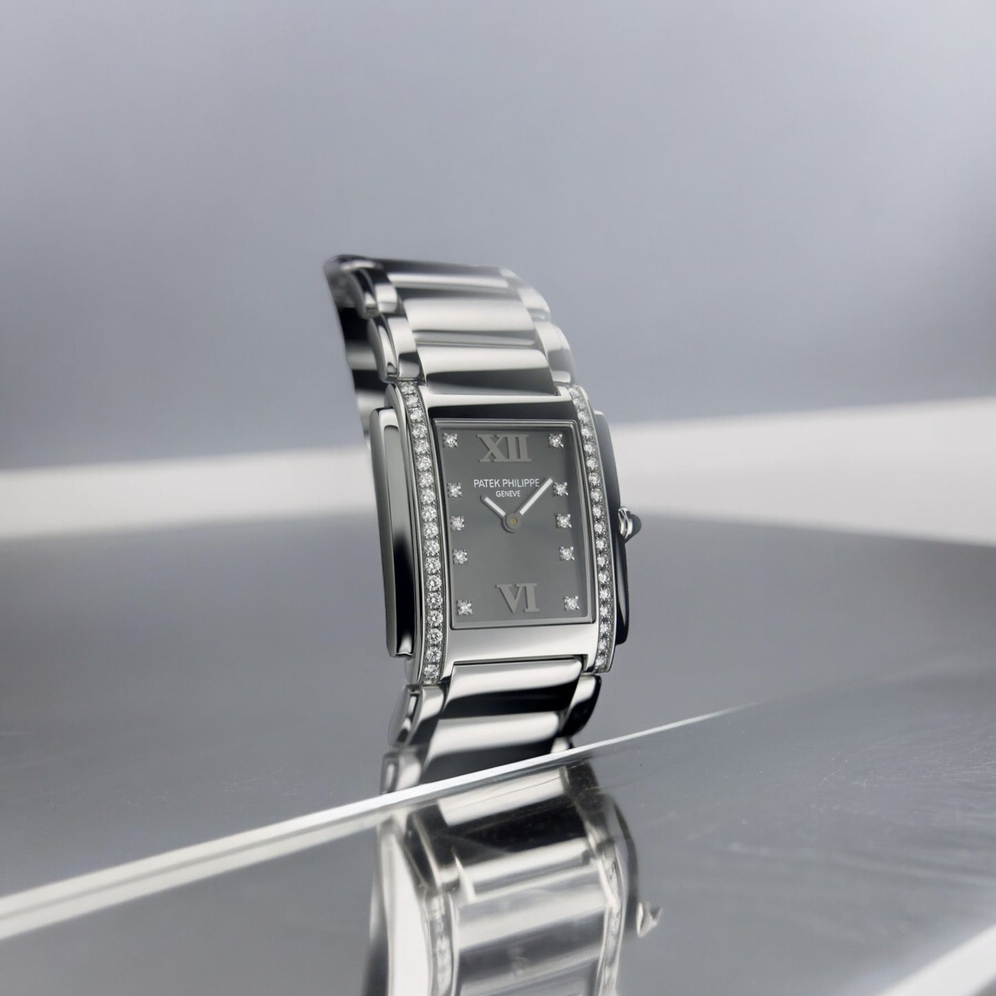 Patek Philippe Twenty~4 Ref. 4910/10A-010