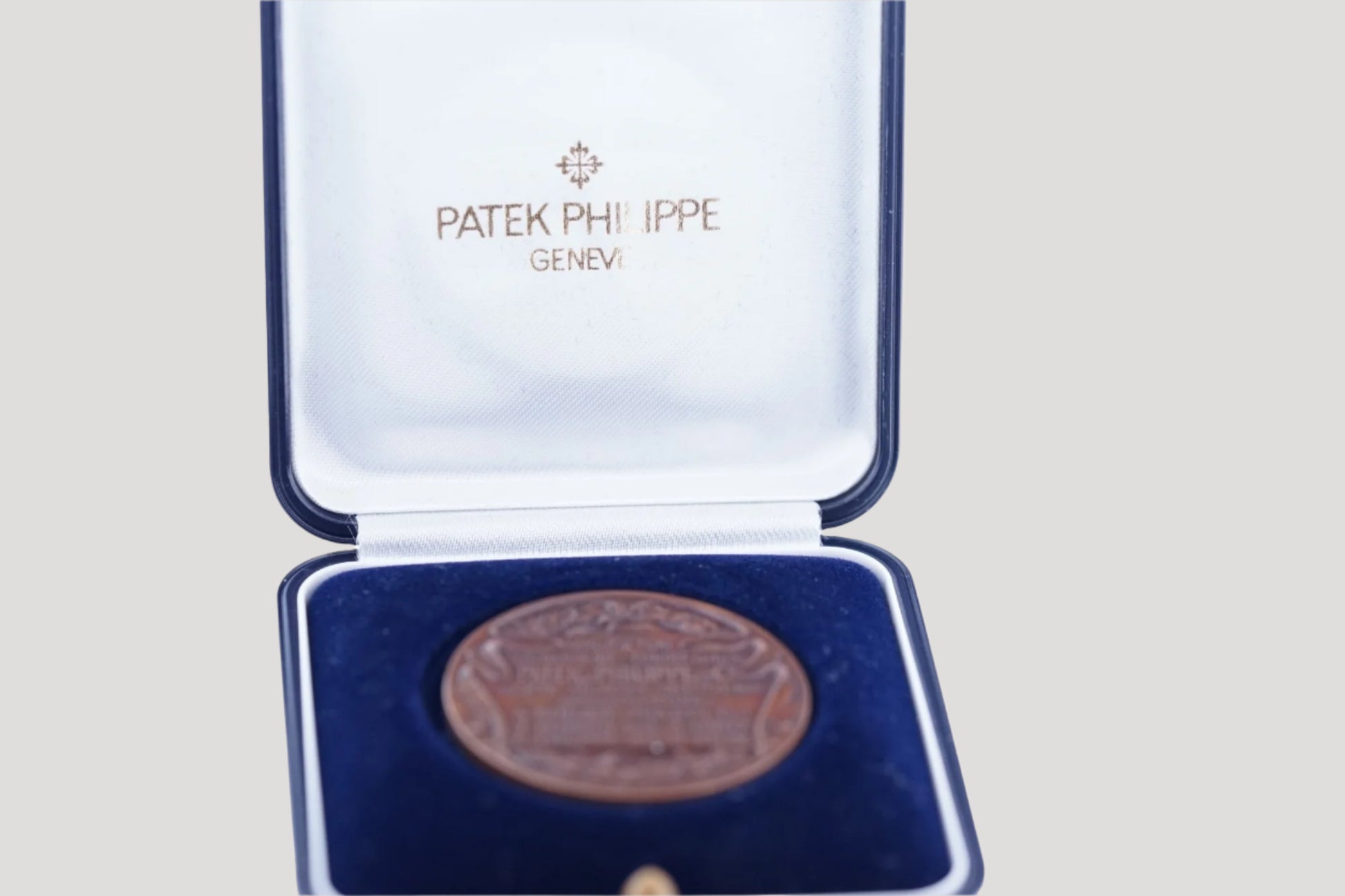 Patek Philippe Old Medal / Médaille Rare by Georges Hanz, dated 1901 with original box