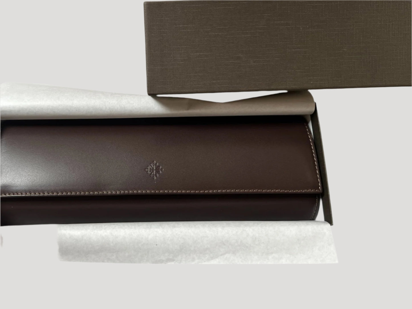 Patek Philippe Rare’ New Travel Pouch in brown leather & wood for 4 watches in its original Patek box Rare