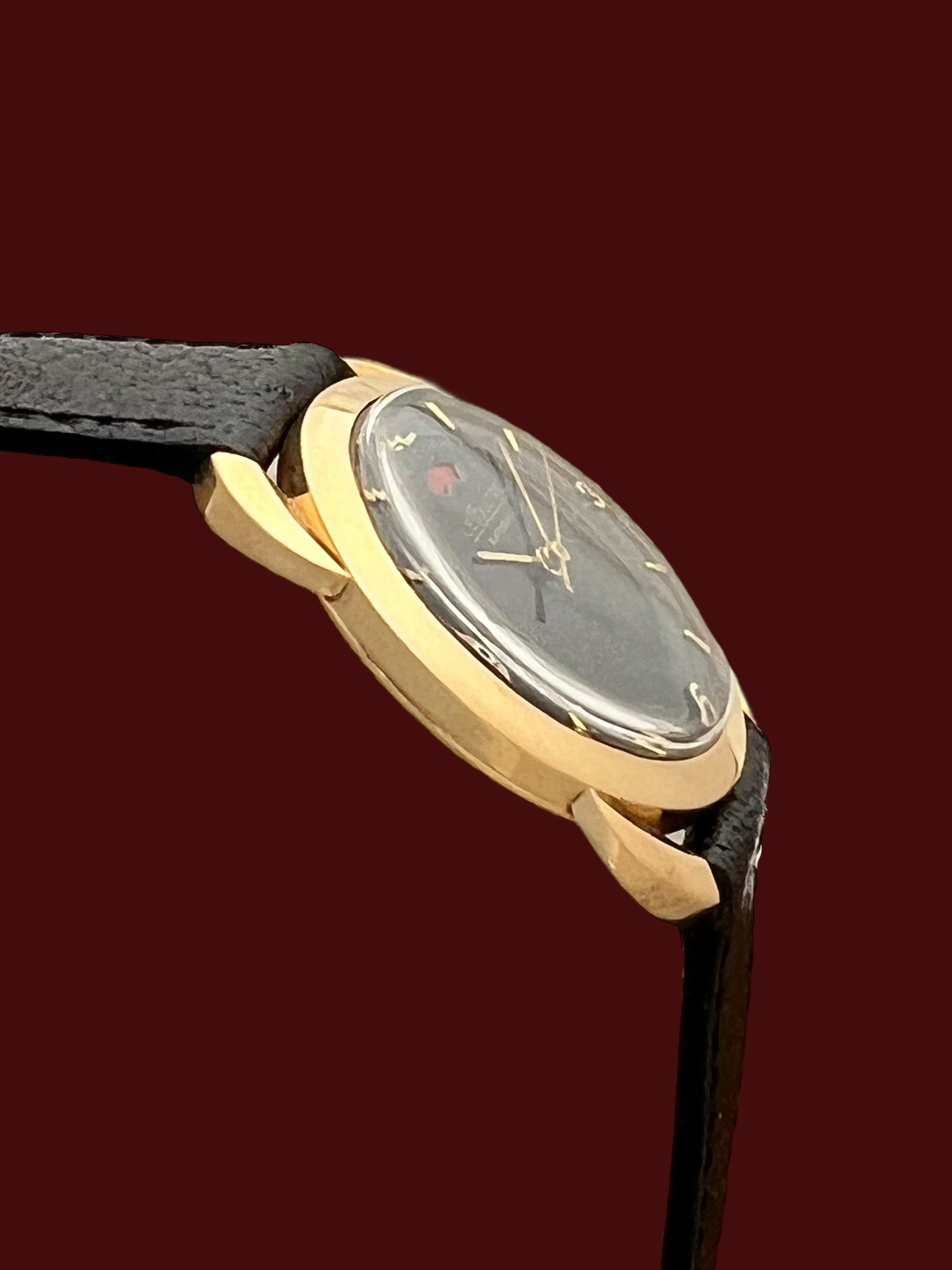 fine and rare vintage Jaeger-LeCoultre Rose Gold Fancy Lugs Power Reserve Vintage 1960' with Archive Extract, in excellent condition