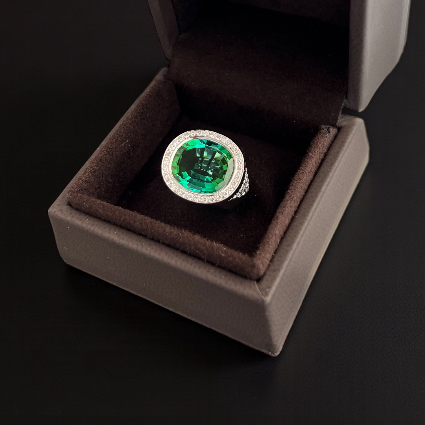Tourmaline Important White Gold Ring paved with diamonds New & expertise