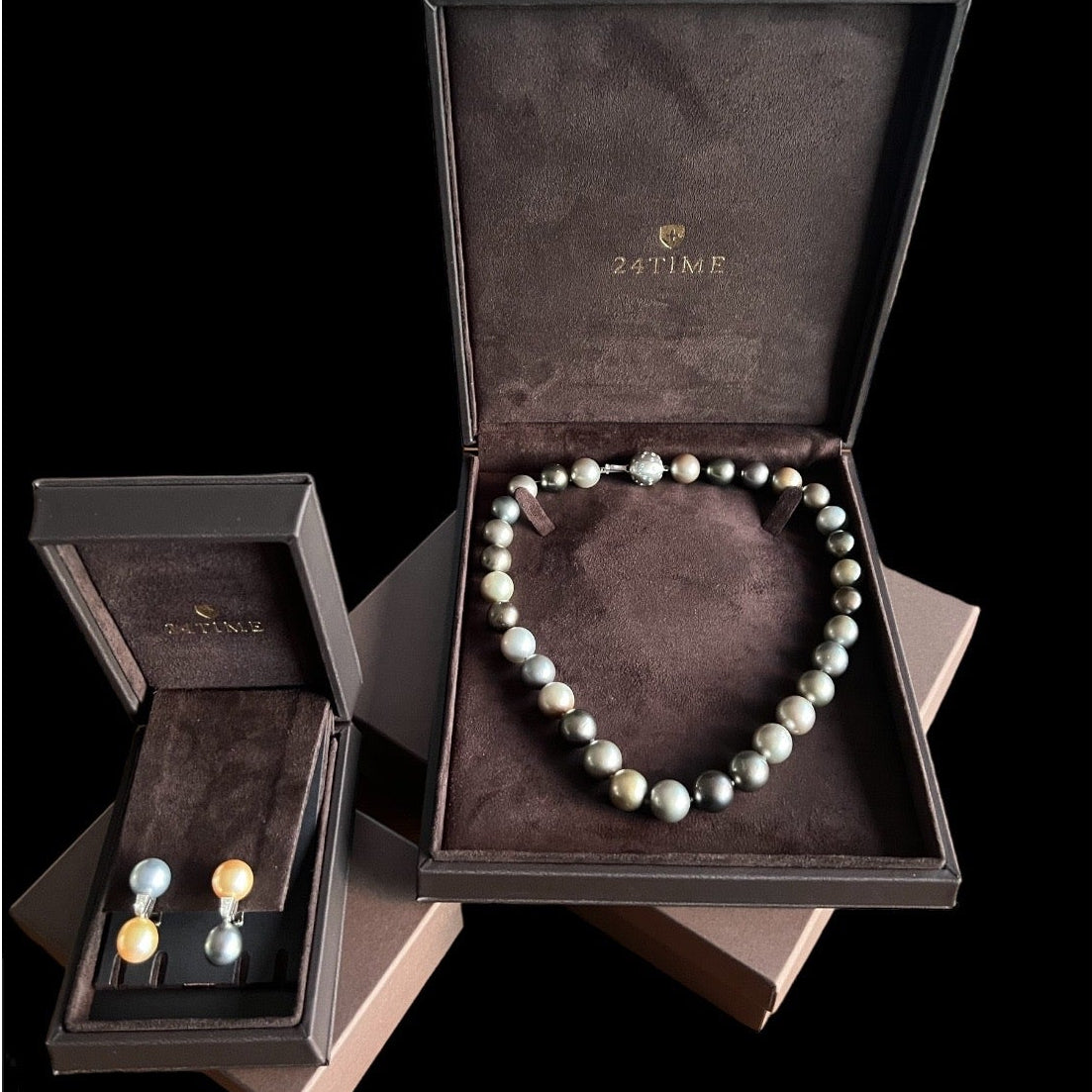 Set of Diamond & Grey cultivated Pearl Necklace Collier & Fitted Pearl Earrings