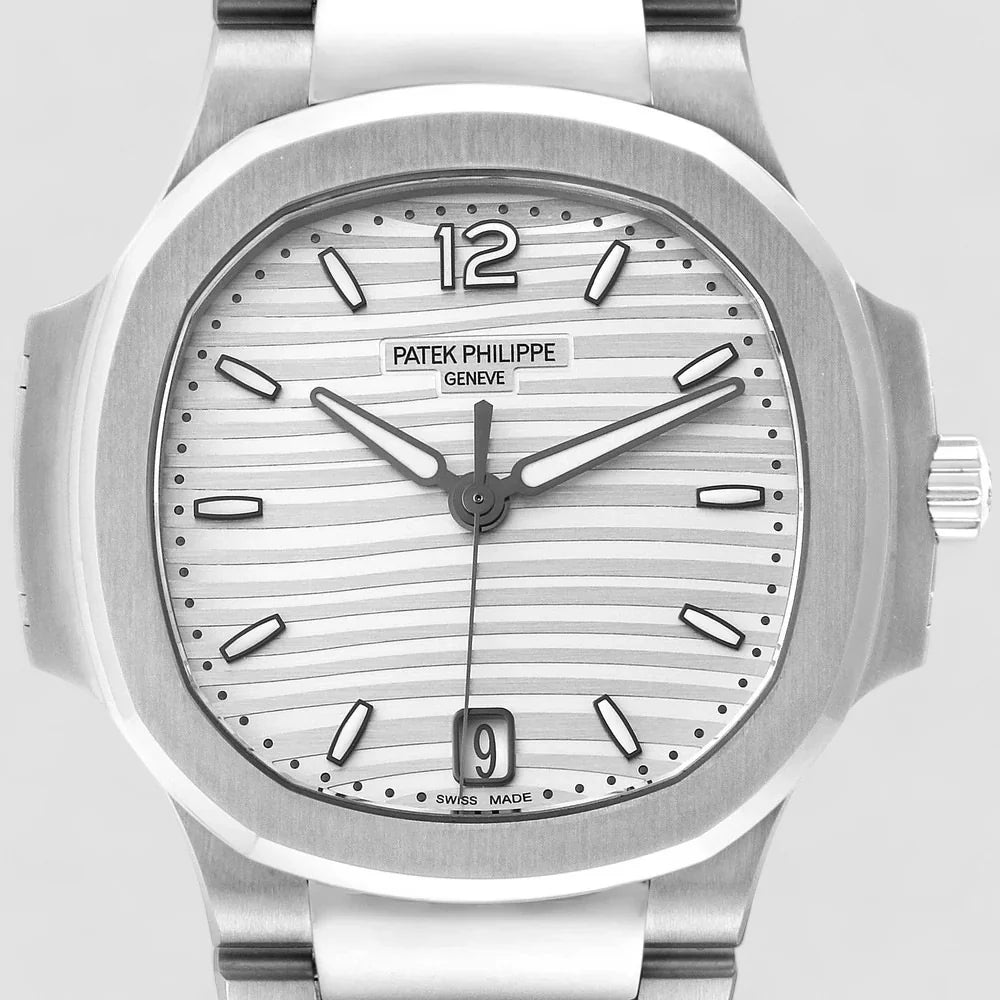 Patek Philippe Nautilus Ladies Stainless Steel Silver Opaline 7118/1A-010 New Full Set