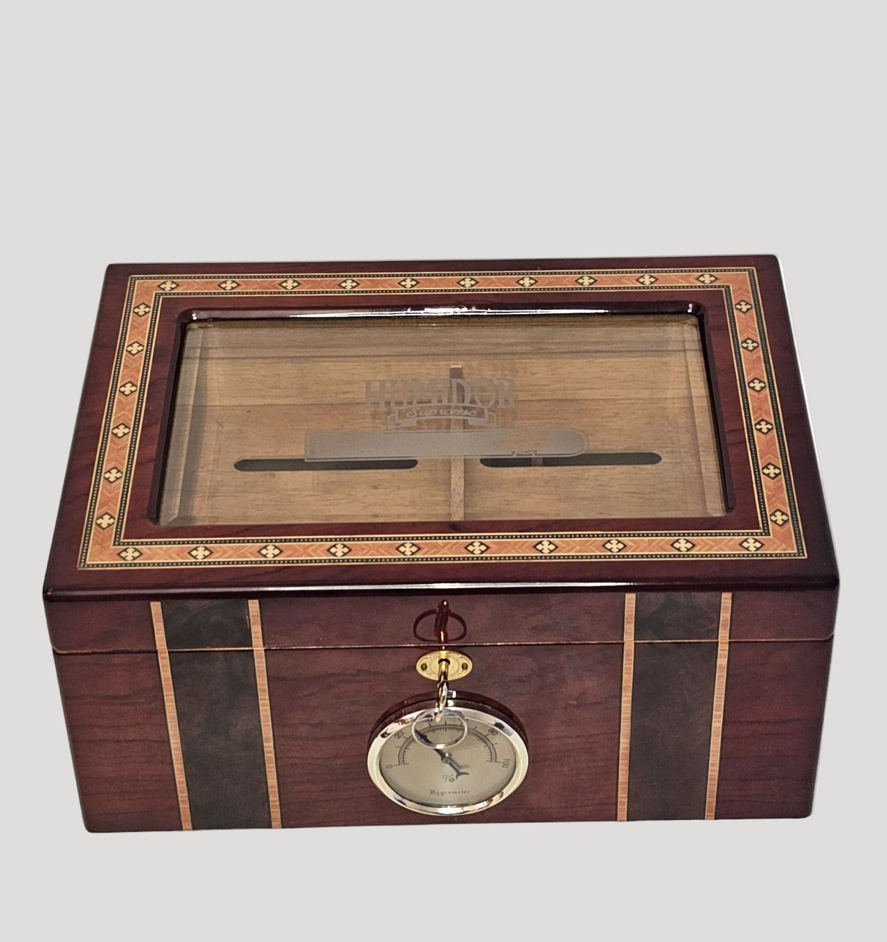 Beautiful Humidor Supreme noble wooden cigar box
