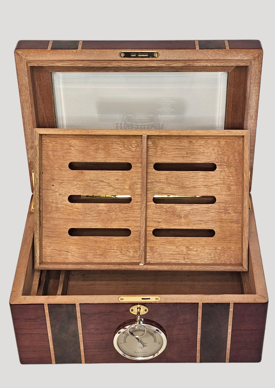 Beautiful Humidor Supreme noble wooden cigar box