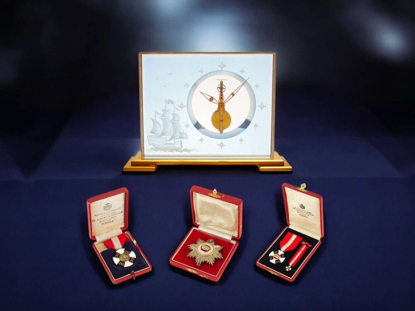 Collection Prince and Princess of Savoy 8 Days Jaeger-LeCoultre Table Clock / Pendulette & 3 Royal gold medals Rare