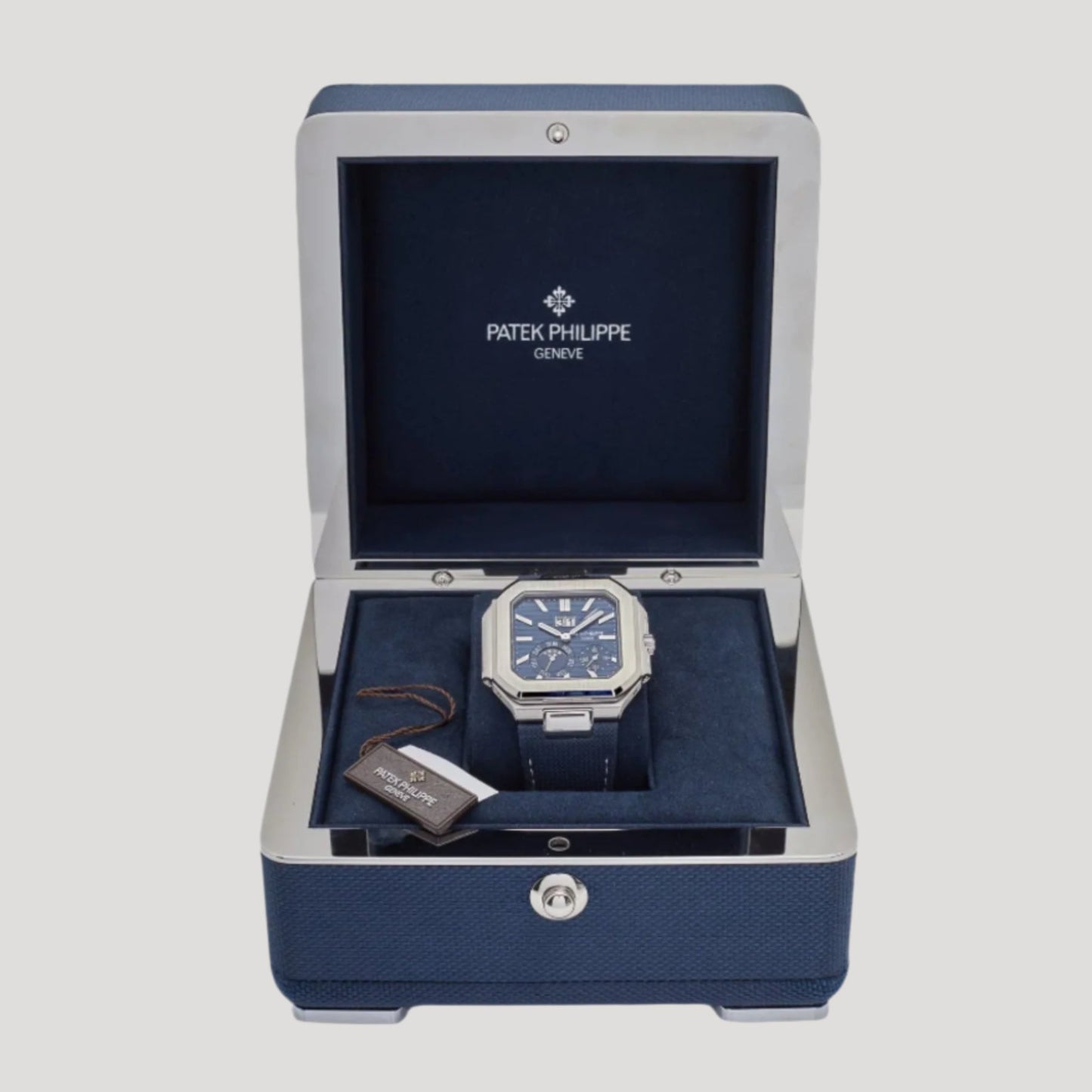 patek-philippe-cubitus-5822p-001-platinum-blue-dial-2024-patek-philippe_24time_chrono24