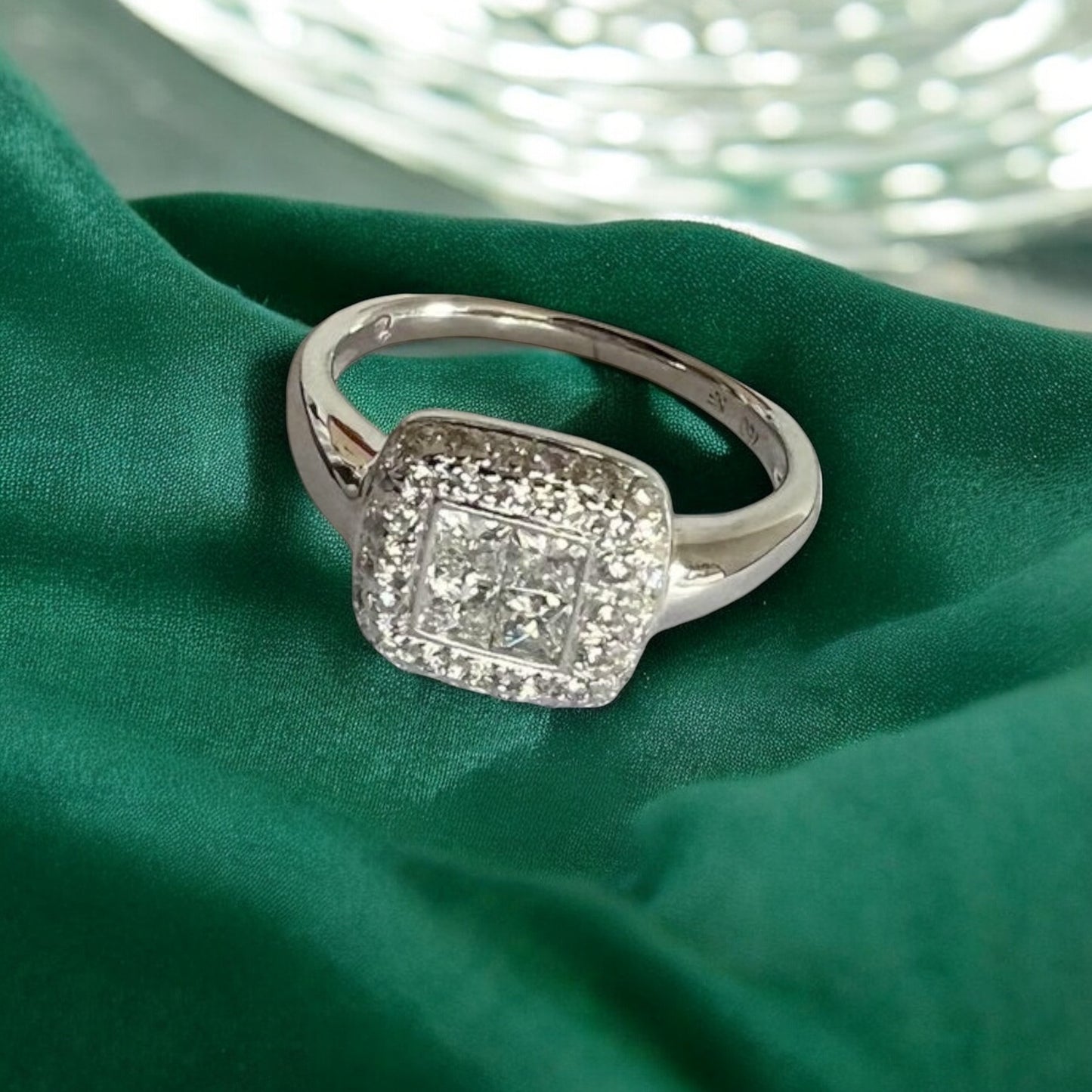 18 k White Gold Ring set with Diamonds NEW