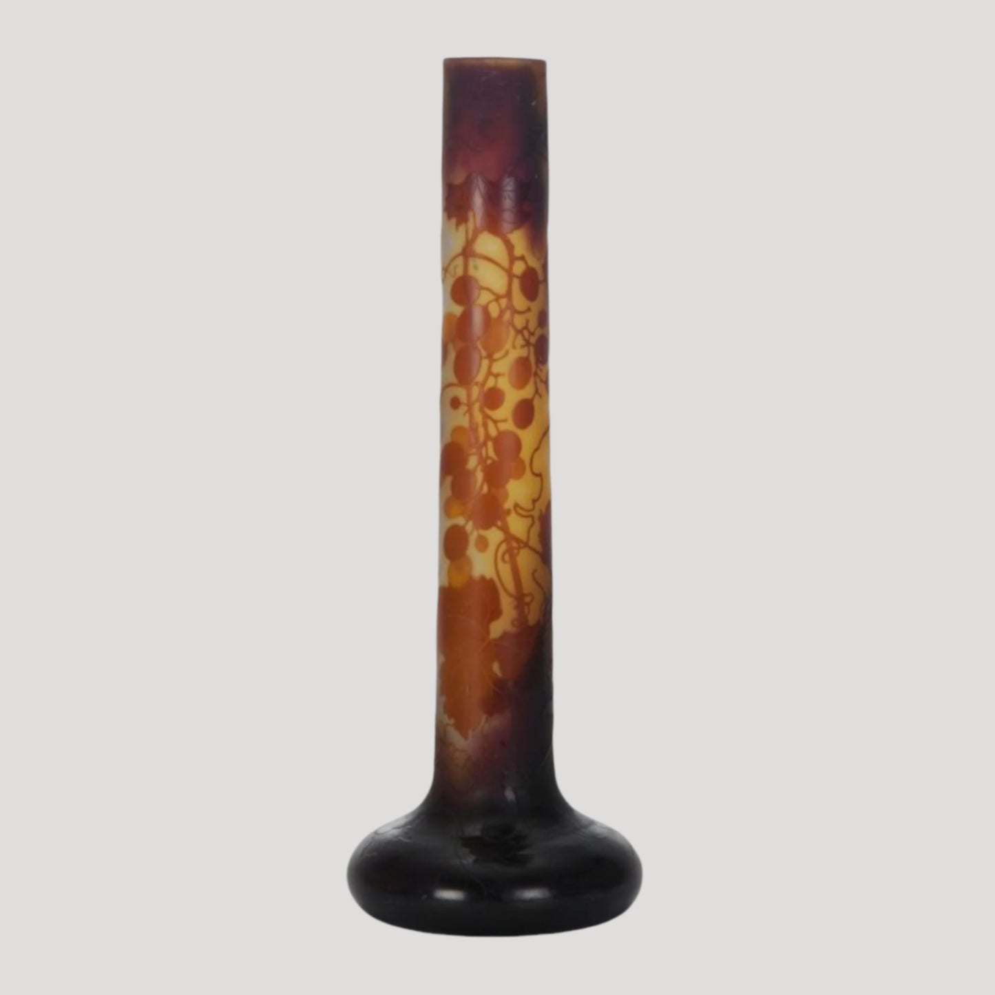 vase-tubulaire-base-evasee-verre-multicouche-signe-galle-circa-1900-decor-degage-acide-pampres-brunes fine art 24time
