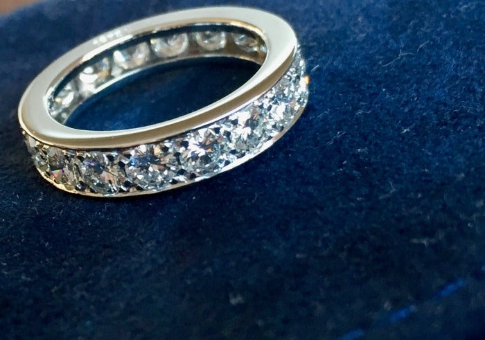 Bucherer White Gold 18 k Ring paved with Diamonds