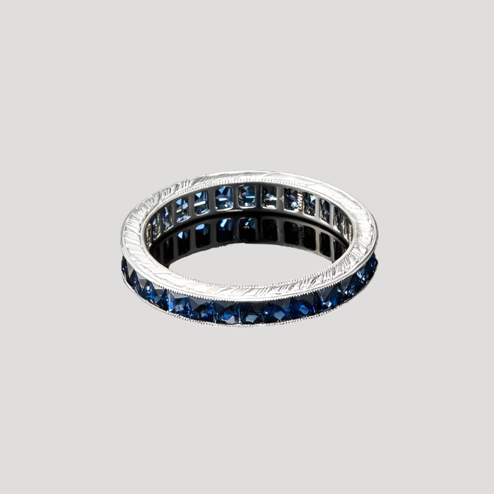 Platinum Ring paved with saphirs New