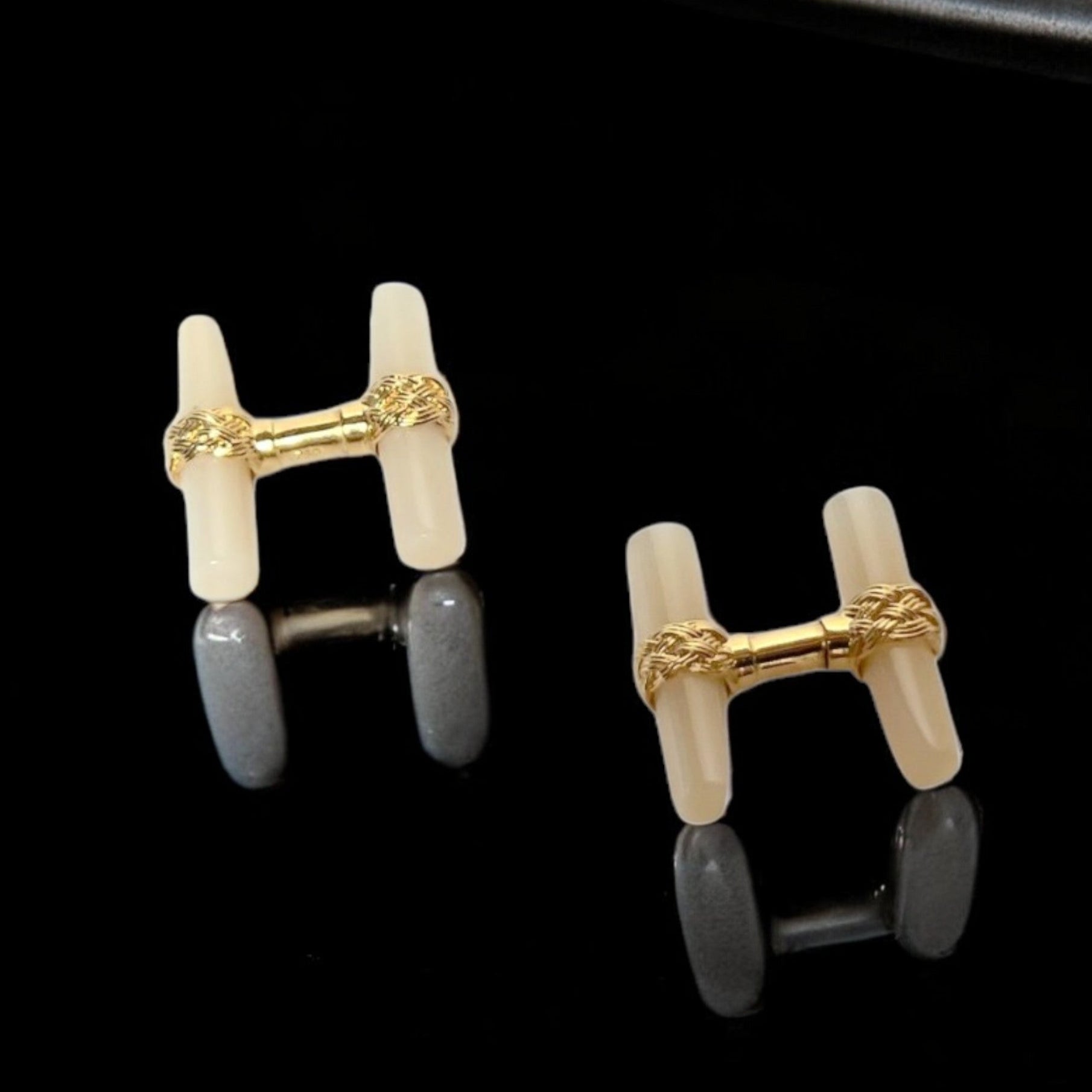 18k_Gold_Cufflinks_mother_of_pearl