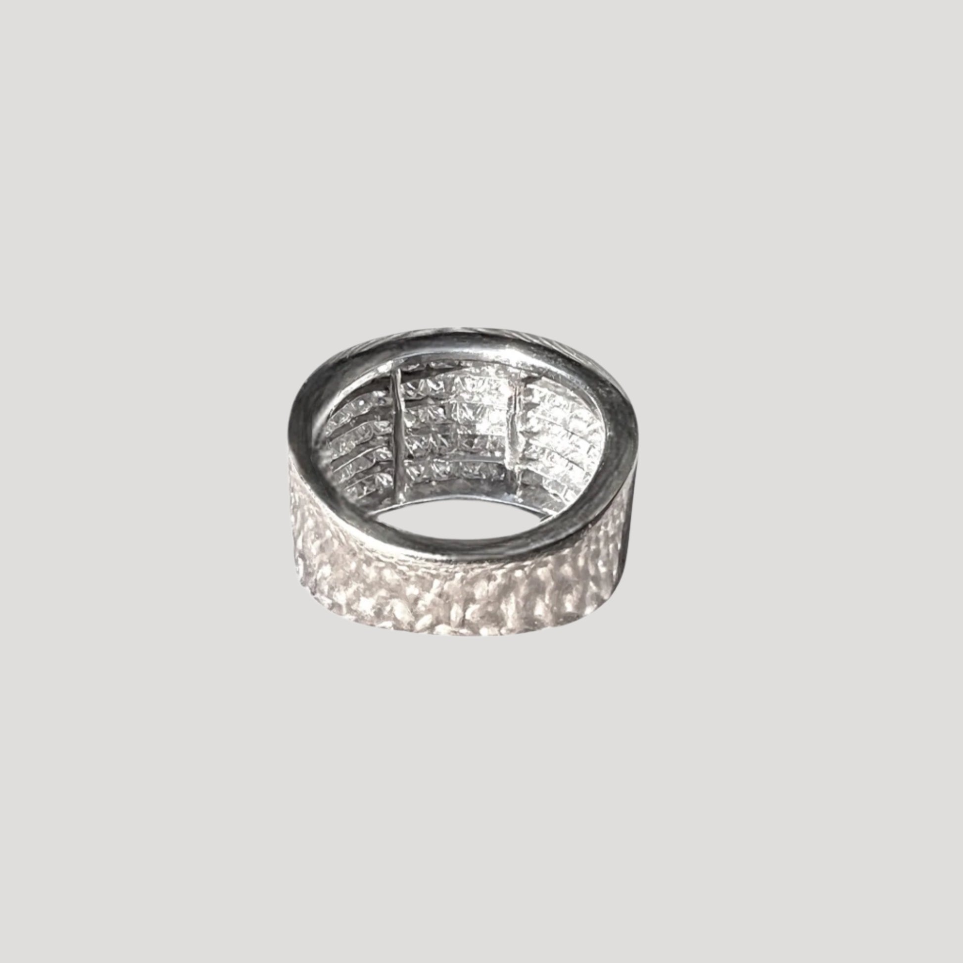 18k White Gold Ring Paved with Diamonds 2.5 k