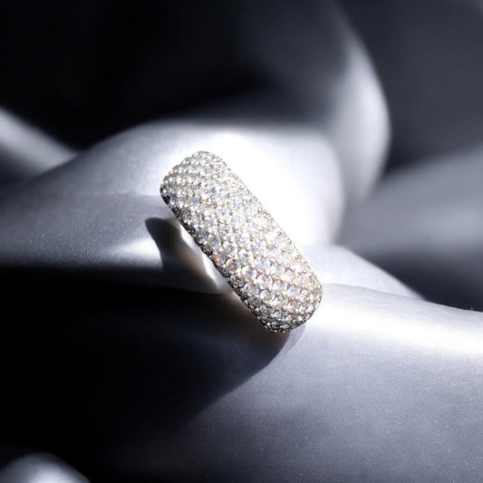 18k White Gold Ring paved with diamonds