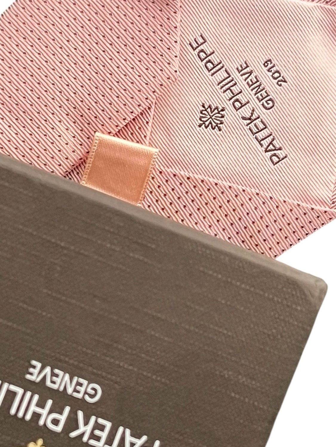 A fine Patek Philippe Tie in Light Rose Silk