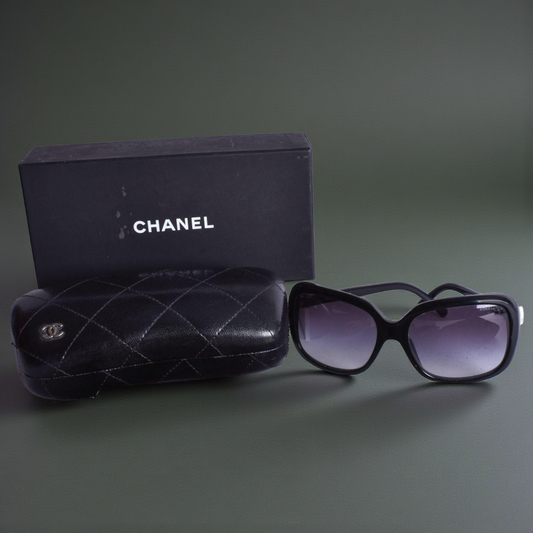 Chanel Sunglasses / lunettes de soleil in their Chanel box