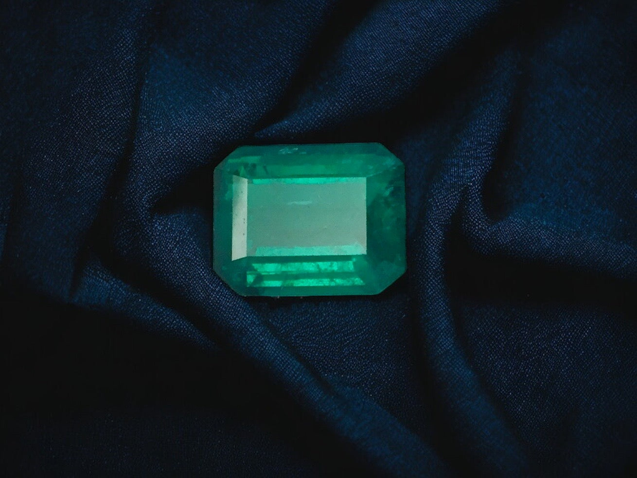 Emerald gemstone of 7.34 ct. with Certificate