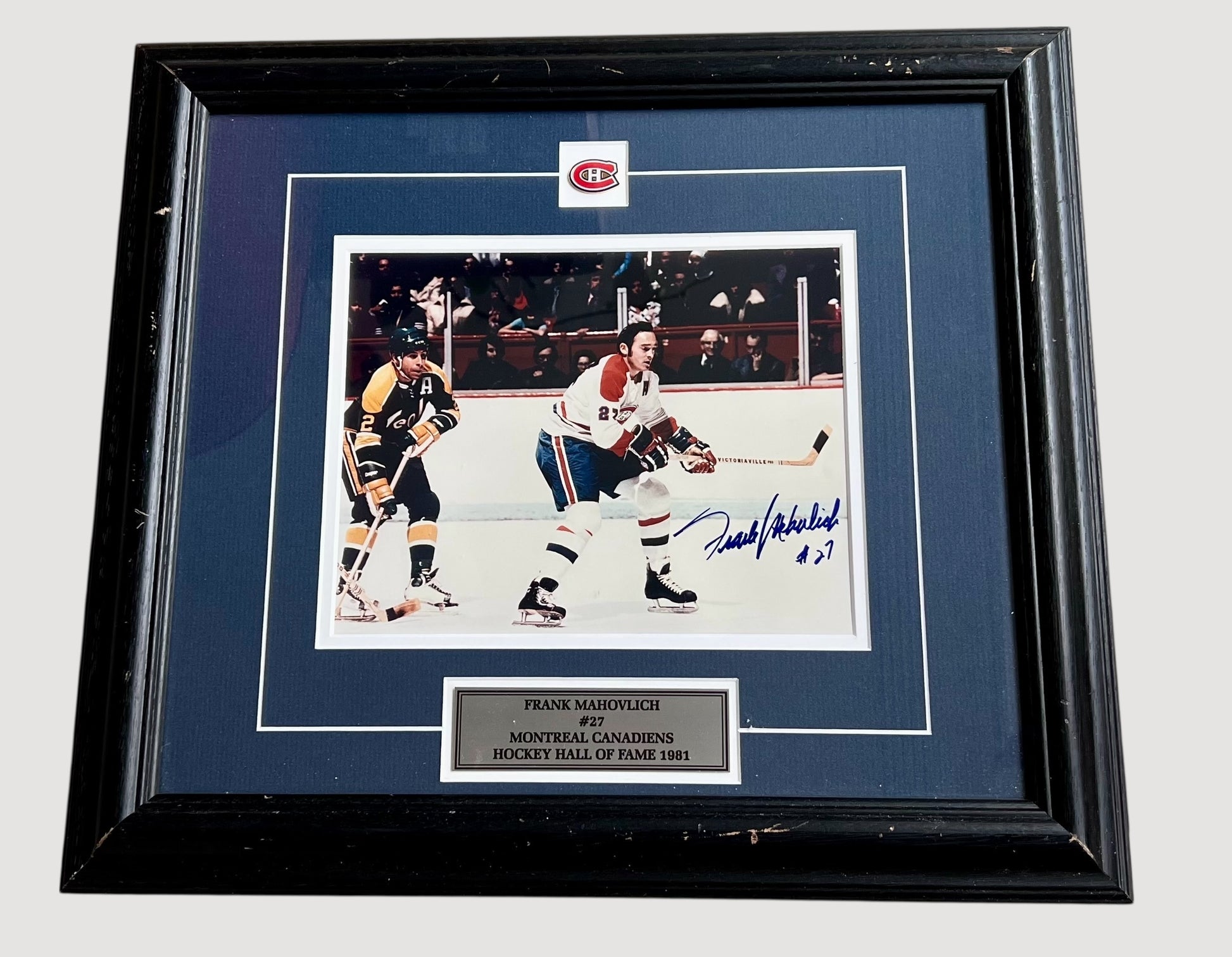 Frank MAHOVLICH. Montreal Canadiens. Hockey Hall of Fame 1981. Autographed photograph ,Certificate of authenticity and hologram