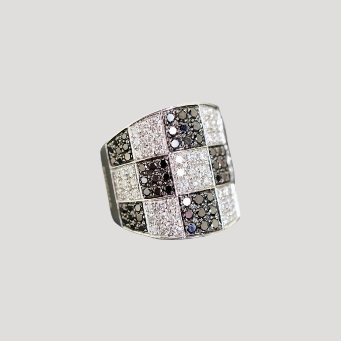 Gianni Bulgari Enigma 142 Black & White Diamonds Fine Ring