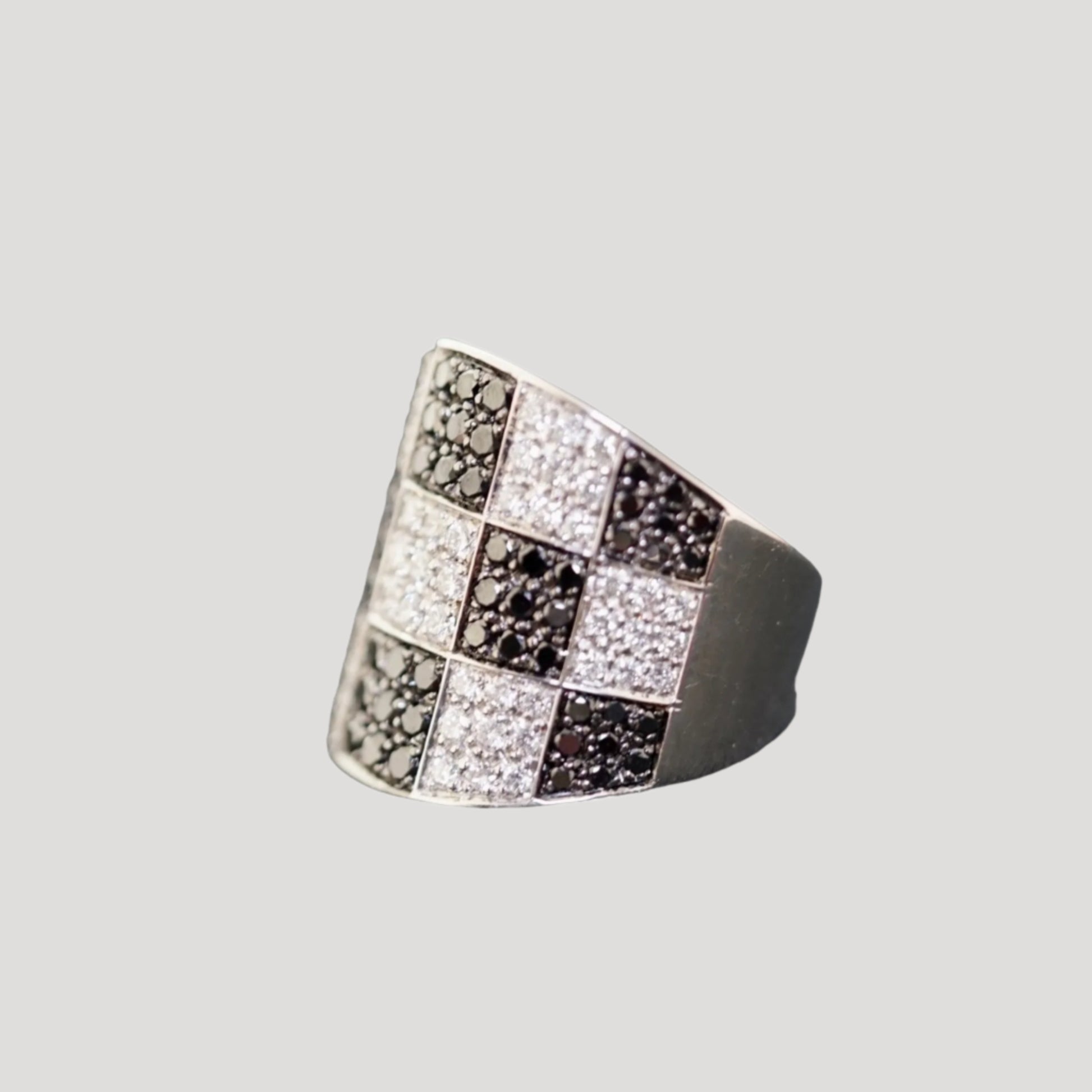 Gianni Bulgari Enigma 142 Black & White Diamonds Fine Ring