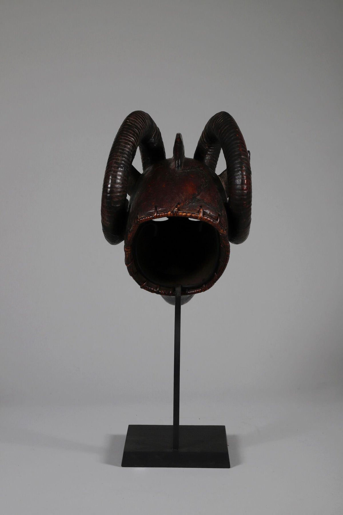 Ram-wolf Africain mask on stand, Ekoi style, mid 20th