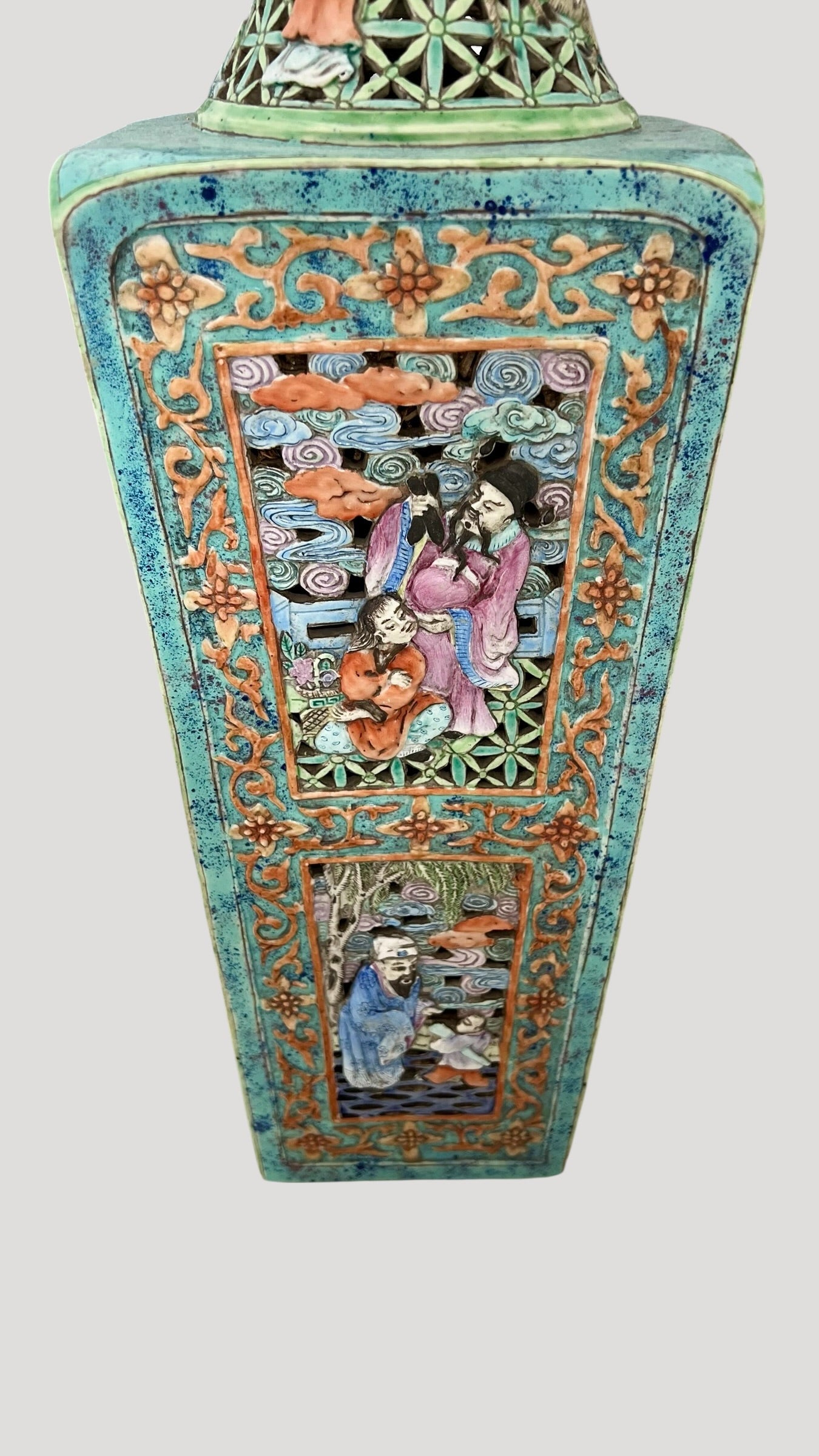 Ancient Vase China Qing Dynasty(1644-1912), unique polychrome enamelled porcelain