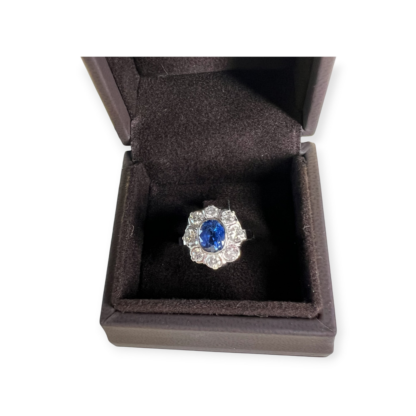 Important Sapphire & Diamonds 18k White Gold Ring