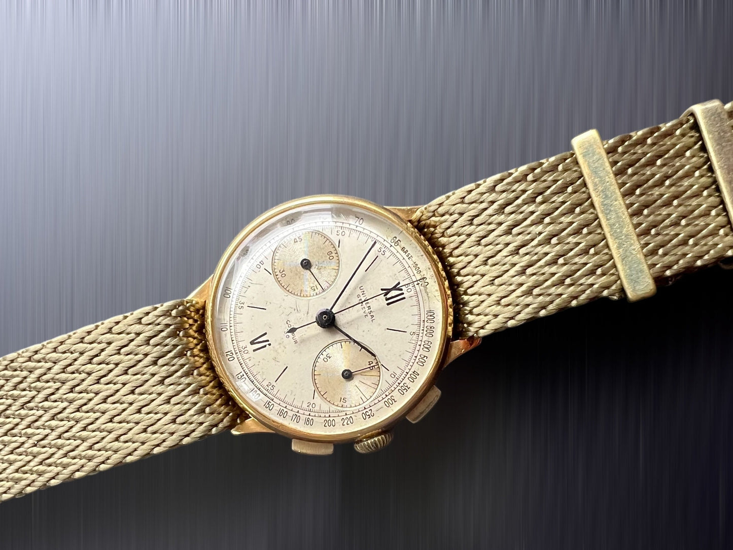 Large Universal Geneve Chrono Vintage 18K Gold Rare