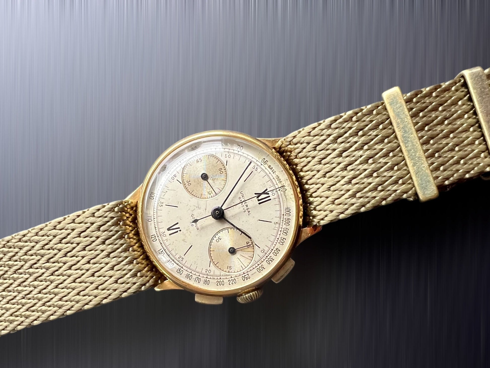 Large Universal Geneve Chrono Vintage 18K Gold Rare