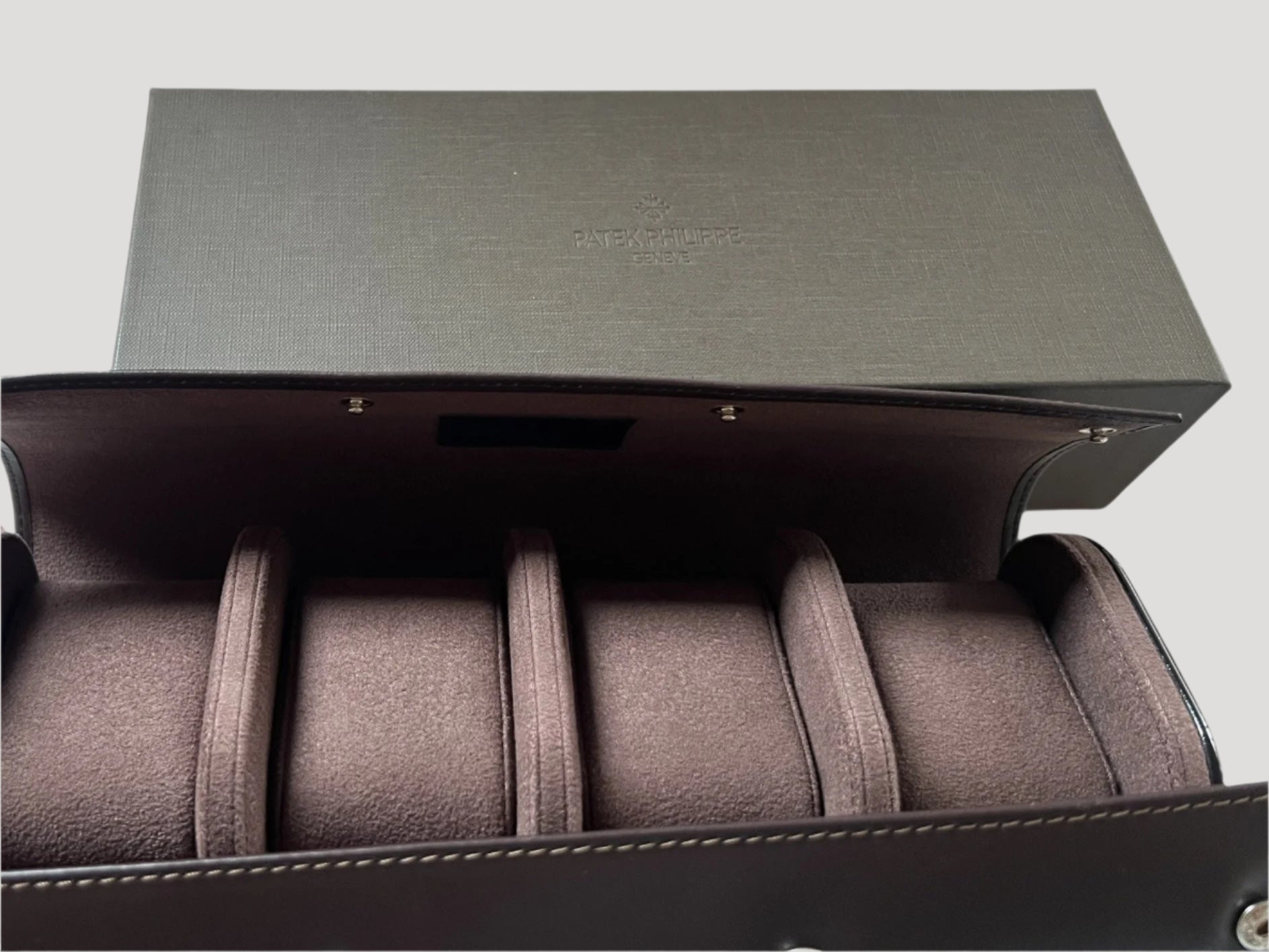 Patek Philippe Rare’ New Travel Pouch in brown leather & wood for 4 watches 