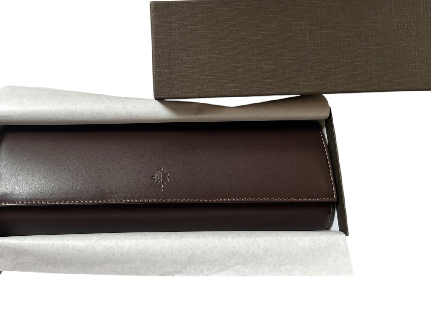 Patek Philippe Rare’ New Travel Pouch in brown leather & wood for 4 watches in its original Patek box Rare