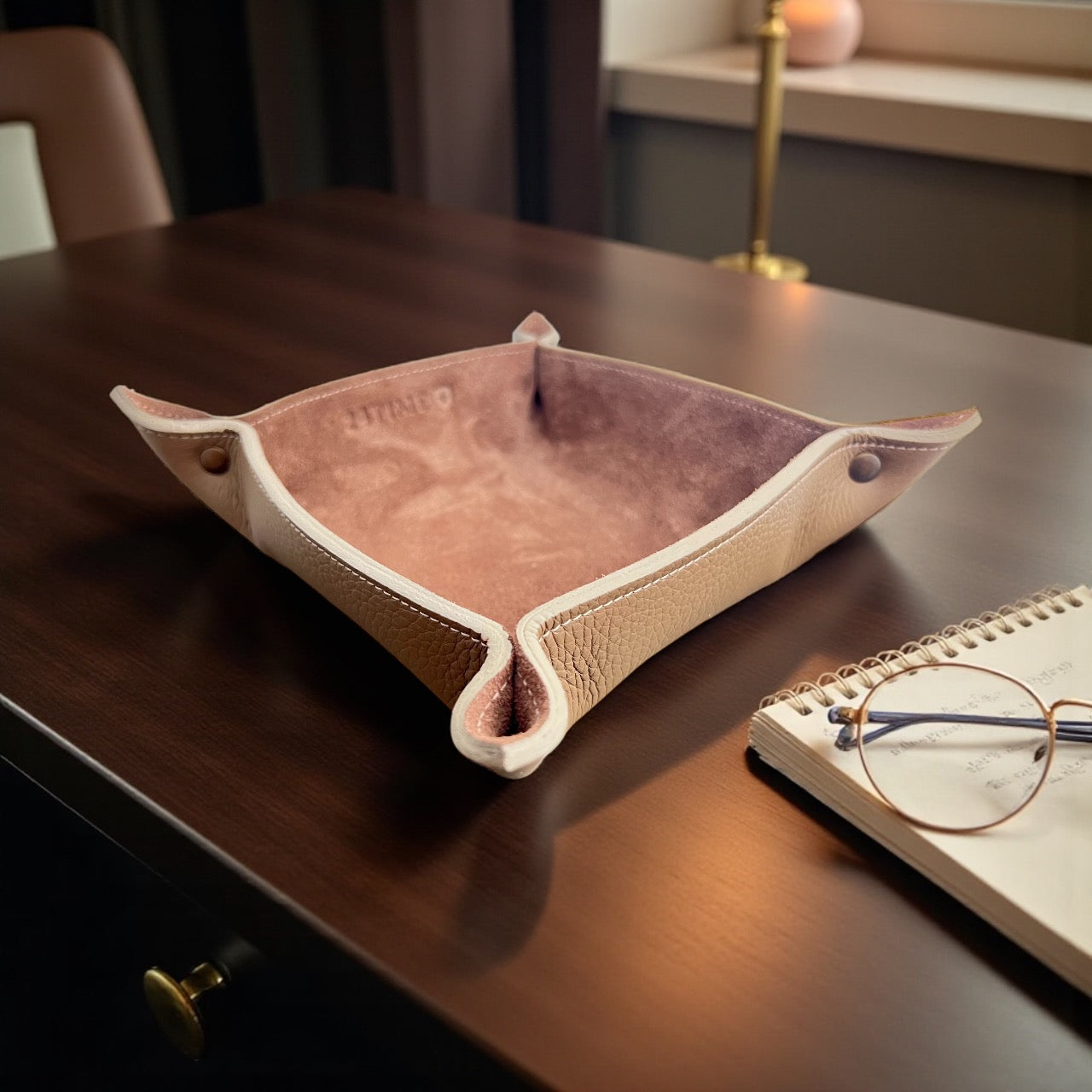 24Time Genève Finest Handmade New Vide-poches in taupe leather