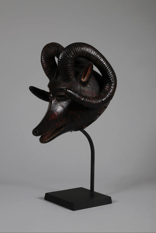 Ram-wolf Africain mask on stand, Ekoi style, mid 20th