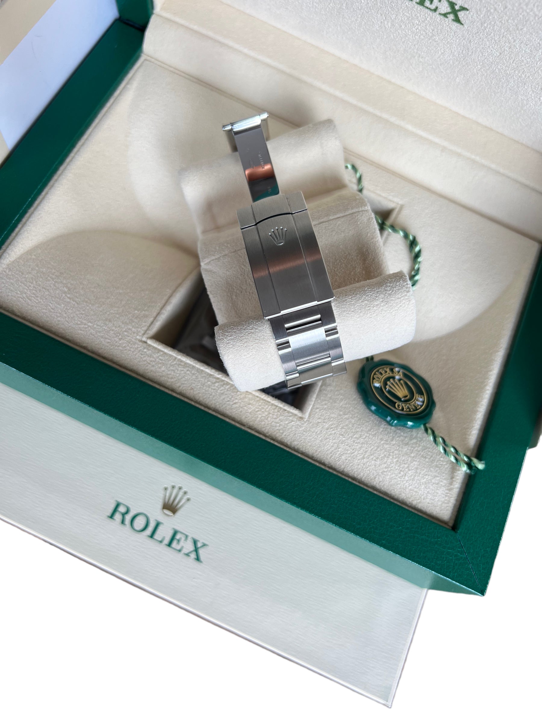 Rolex Oyster Perpetual 36 Coral Red 126000 