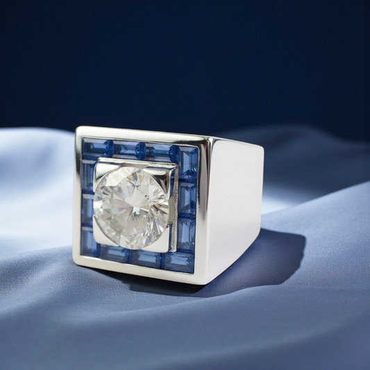 18 k White Gold Ring set with a 2ct Diamond surrounded by Sapphires,خاتم من الذهب الأبيض عيار 18 قيراط مرصع بقطعة ألماس 2 قيراط