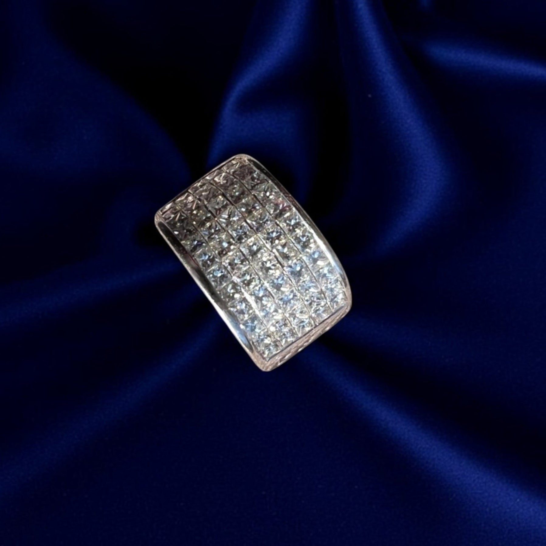 18k White Gold Ring Paved with Diamonds 2.5 k