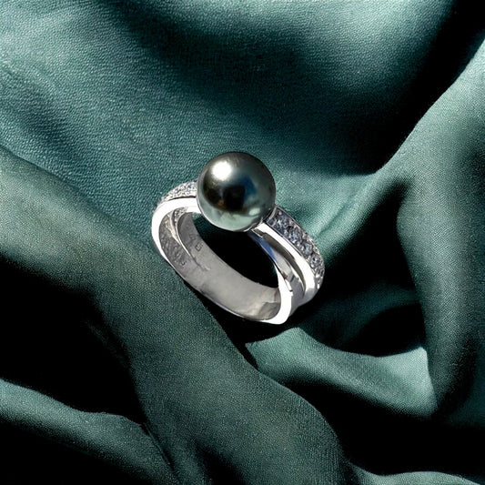 Tahiti Pearl Ring paved with Diamonds