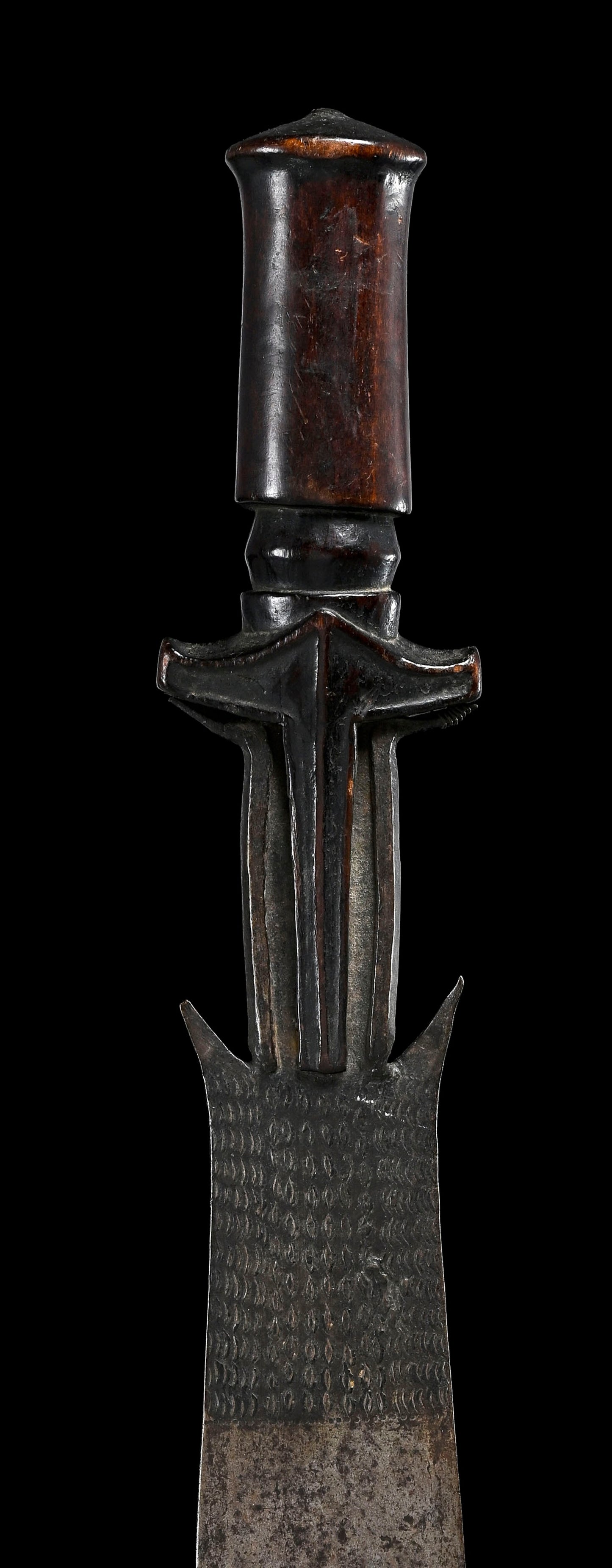 2 short Ntsakh or fa Fang swords, with wooden handles / decorative pattern
