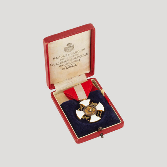 istorical Medal of the Order of the Crown of Italy, Kingdom in Gold, in its original box featuring the Royal House of Savoy sign