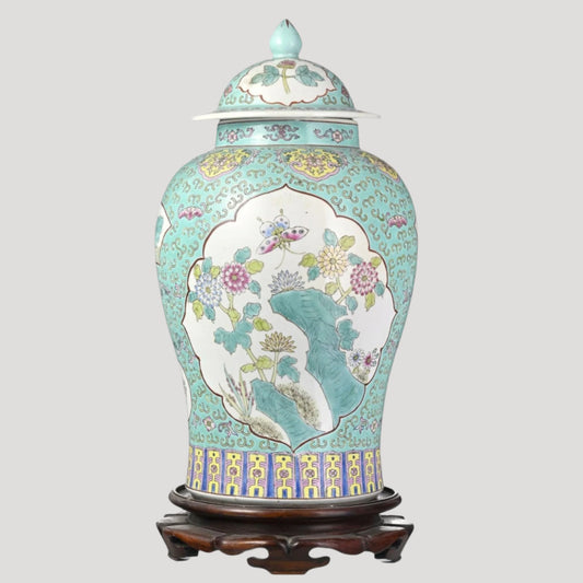 porcelain-vase-with-turquoise-background-china-19-20c