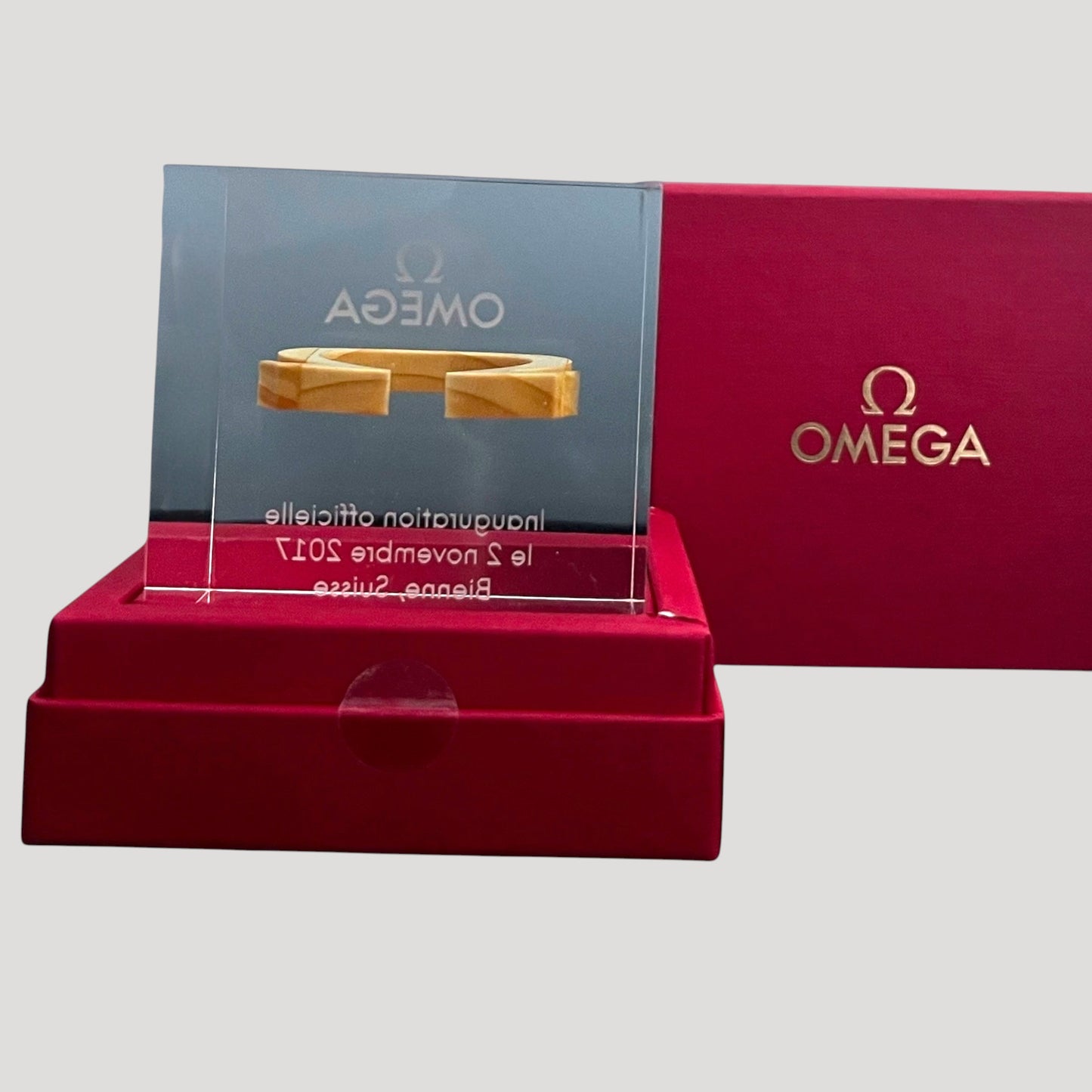 Omega New Paperweight Presse Papier