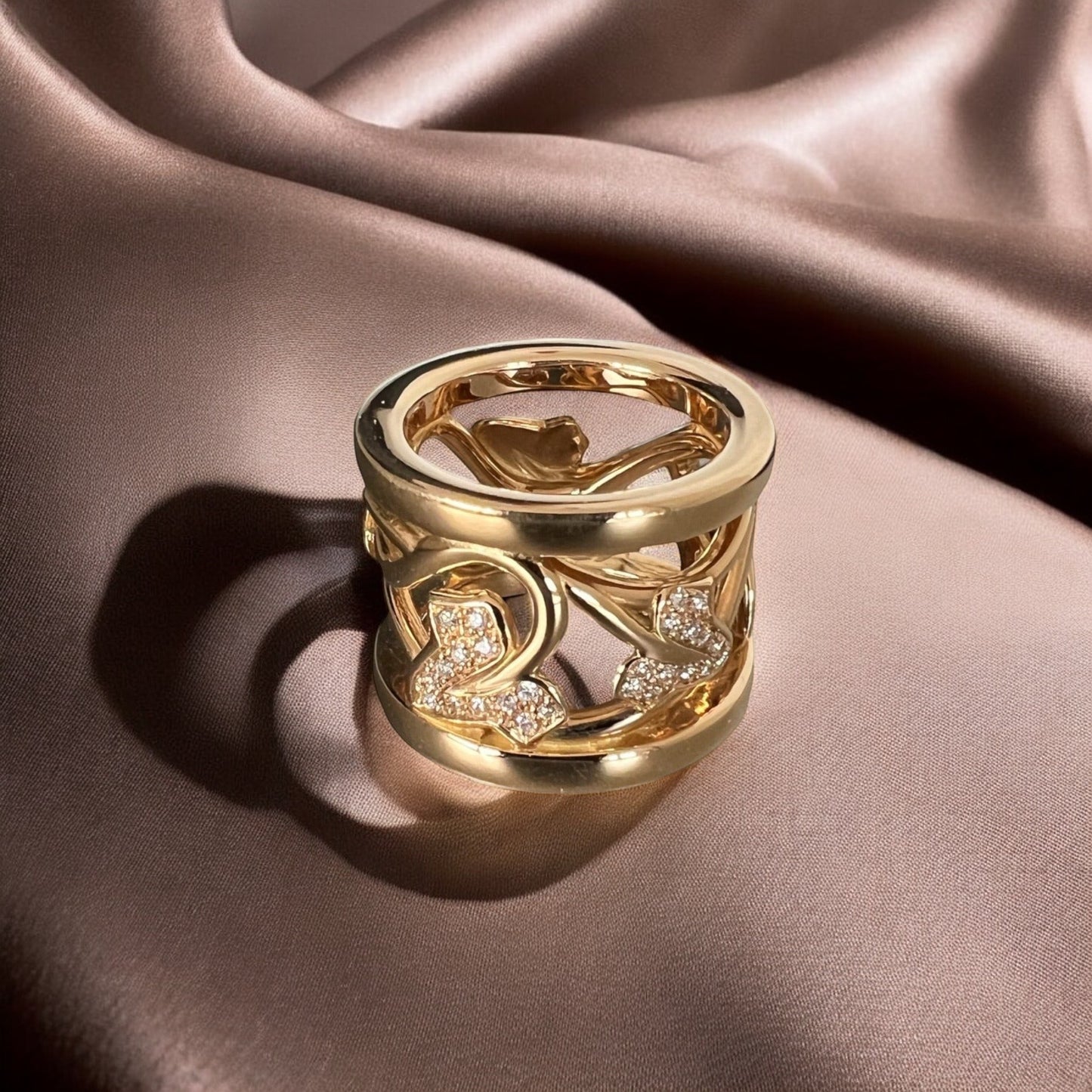 Modern 18k Gold Ring set with Diamonds NEW with certificate